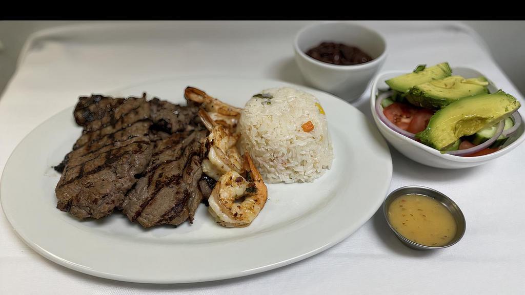 Carne Asada Con Camarones /  Grilled Steak With Shrimp · Arroz, frijoles, aguacate y ensalada / Rice, beans, avocado and salad.
