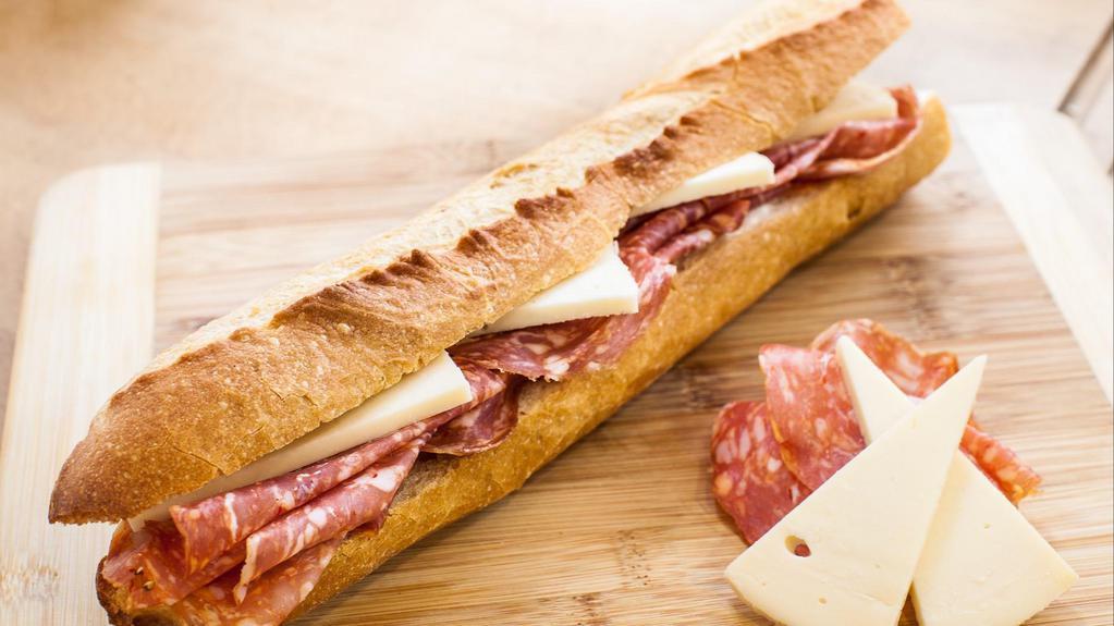Diamante Sandwich · Spicy salame, provolone cheese PDO, and extra virgin olive oil.