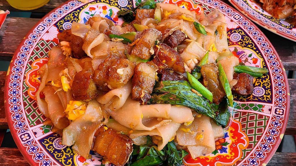 Pad Se Ew (L) · Sauteed flat noodle with sweet soy sauce and Chinese broccoli with your choice of protein