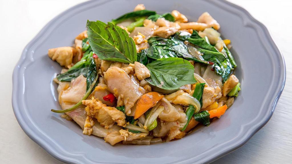 Pad Kee Mao (L) · Flat rice noodle with spicy basil sauce. onion, tomatoes. string beans and bell pepper
