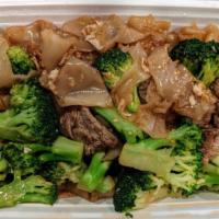 Pad See Ew · Flat rice noodle, egg, broccoli with sweet soya sauce.
