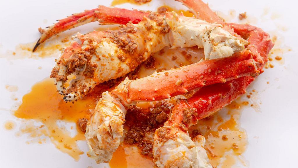 Alaskan King Crab Legs · Shaking crab proudly serves king crab legs caught off the coast of Alaska, the largest and most impressive of all crabs caught around the world.