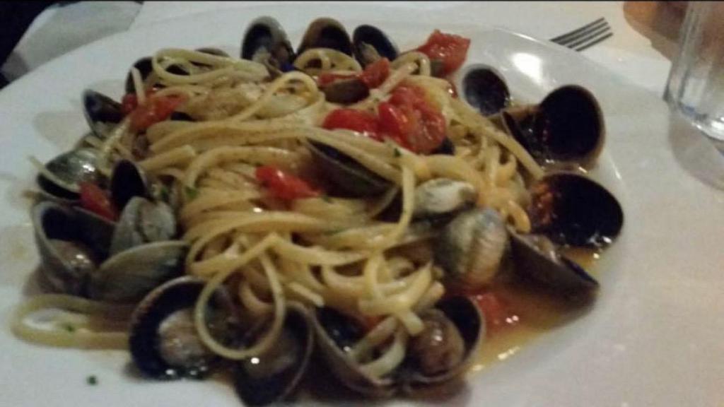 Linguine Alle Vongole Macchiate · Linguine with baby clams, touch of cherry tomatoes.