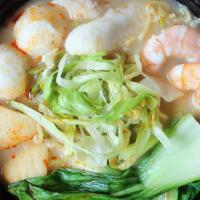 Seafood Ramen 海鲜拉面 · Ramen with shrimp, fish ball, fish tofu, fish slices and vegetable.