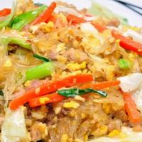 Pad Woon Sen (Glass Noodles) · Glass noodles, egg, scallion, tomato, bean sprout, toasted garlic, carrot