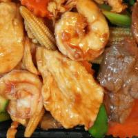 Happy Family (Large) · Chicken, jumbo shrimp, beef with vegetable in brown sauce.