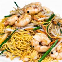 Mi Xao · Stir-fried egg noodles with shrimp, chicken, pork and vegetable.