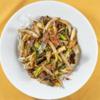 Mongolian Beef · Mongolian beef with onion, scallion in oyster sauce.