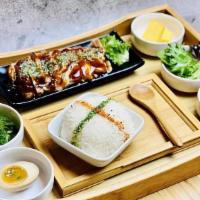 Fried Chicken Rice Combo 鸡扒饭套餐 · Served with rice, egg, corn, and mixed vegetables.
附白饭, 鸡蛋, 玉米及什菜。