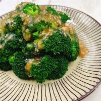 Steamed Am Broccoli · Comes with garlic sauce.