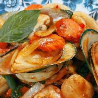 Cs21=Broken Sea · Stir fried shrimp, squid, scallop and New Zealand mussel in Thai spices.