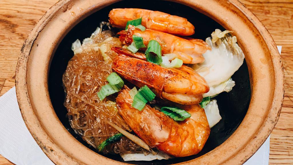 N07=Shrimp Clay Pot · Shrimp, glass noodle with thai herbs and scallion in clay pot.