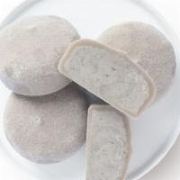 Black Sesame Mochi (1Pc) · Roasted black sesame seeds provide nutty and umami notes to create a rich and decadent ice c...