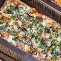 Sweet N Chili Chicken · Alfredo, pulled white meat Chicken, Sweet Chili sauce, Mushrooms, Red Onions, Mozzarella, Sc...