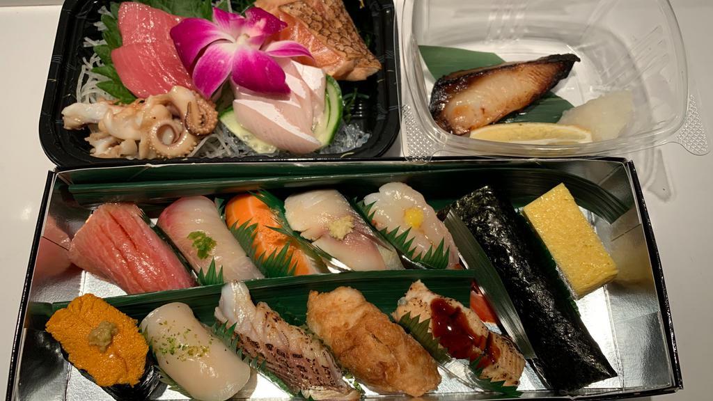 Omakase Sashimi And Sushi Regular / おまかせ刺身と寿司　上 · 3 kinds sashimi, 10 pieces nigiri sushi, 1 hand roll