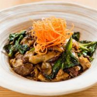Pad See Eiw · Stir fried broad flat rice noodles, Chinese broccoli and egg in light brown sauce.