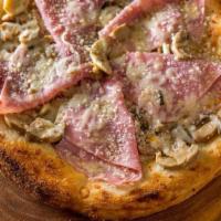 Tartufo · Ham, mushrooms, smoked mozzarella, truffle oil, and parmesan (10