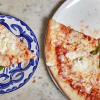 Pizza Margherita · burrata mozzarella, pomodoro, basil