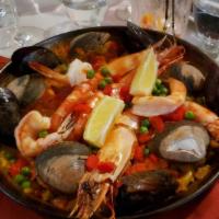 Paella Valenciana · Traditional Valencia Paella with Meat & Seafood
