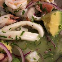 Ceviche Verde Con Aguacate / Green Ceviche With Avocado · Todos los ceviches incluyen arroz, tostones o chifles. / All ceviches include rice, fried pl...