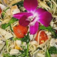 Spaghetti With Red Or White Clam · 