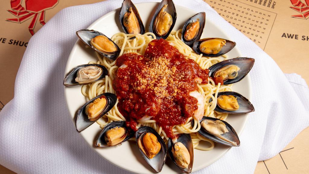 Seafood Spaghetti Marinara · Salty. Shrimp, mussels and marinara sauce over spaghetti with garlic and parmesan (1050 calories).