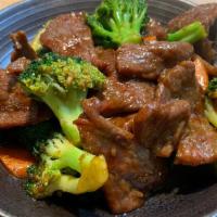 Wok Fried Beef With Broccoli 牛肉炒西兰花 · Wok fried beef with broccoli and homemade sauve
