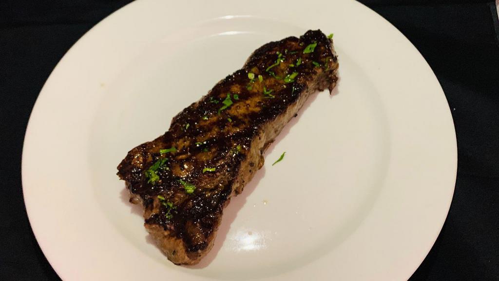 New York Strip Steak (12 Oz) · Bife de chorizo.