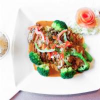 Duck Choo Chee · Spicy. Roasted duck, lime leaves, broccoli, snow peas, bell peppers in Choo Chee sauce.