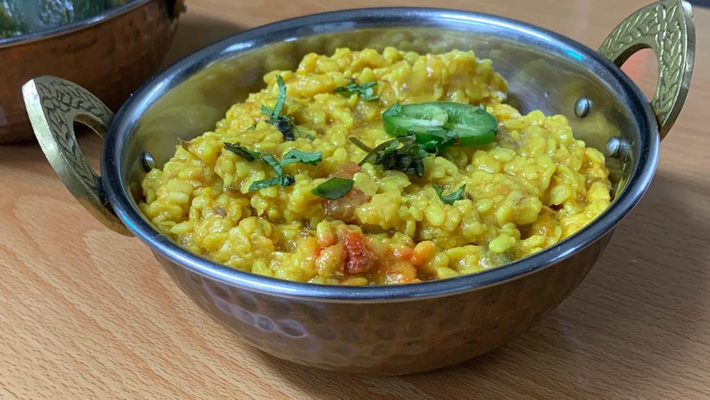 Dal Mash · White lentils cooked with herbs and spices.