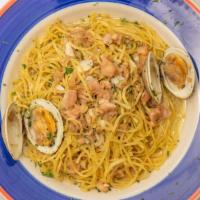 Lunch Linguine With Clam Sauce · With your choice of red or white sauce.