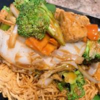 V2 Mi Xao Don Chay · Crispy Egg noodle topped with tofu and mixed vegetables