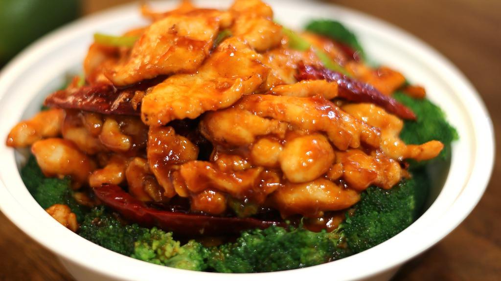 General Tso Sauce · Wok sauteed your choice of protein with general tso sauce served with bed of steamed broccoli.