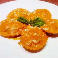 Spinach Ravioli · Pasta filled with spinach, topped with creamy vodka sauce and grated Parmesan cheese.