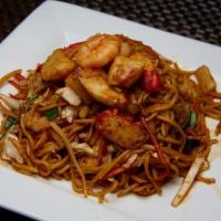 Seafood Stir Fry Noodle · shrimp, scallop, mussels, squid, tilapia, onion, carrot, bean sprouts, scallion