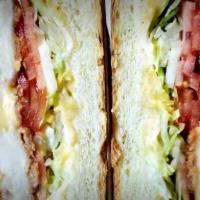 Chicken Club · Chicken breast with beef bacon, mozzarella cheese and ranch dressing.