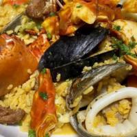 Paella Guarapo · Seafood paella, chicken and chorizo.
