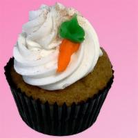 Carrot Cake Cupcake · carrot cake with vanilla frosting, cinnamon sugar, and piped frosting carrots || vegan, dair...