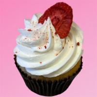 Strawberry Shortcake Cupcake · vanilla cake, strawberry filling, topped with vanilla frosting and strawberries || vegan, da...