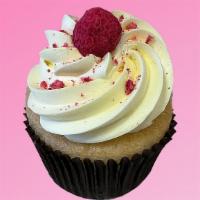 Lemon Raspberry Cupcake · lemon cake, raspberry filling, topped with lemon frosting and raspberries || vegan, dairy-fr...