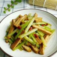 Shredded Dry Bean Curd With Celery / 香芹豆干 · 