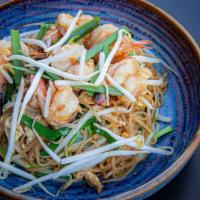 Pad Mhee Ko Rad · Stir fired thin rice noodle with soy bean paste, Shrimp, shallot, bean sprouts, and chive.