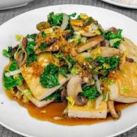 Roasted Tofu Mushroom Entree  · Roasted tofu, mushrooms and green kale, marinated with soy, garlic, and ginger. Double the p...
