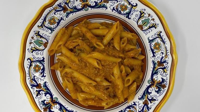Penne Pasticciate (Ragu & Cream) · Penne pasta with beef ragu' and a touch of cream sauce.