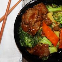 Beef With Broccoli Combination Platter · Served with rice and egg roll.