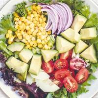 Ensalada Mixta · Avocado salad.