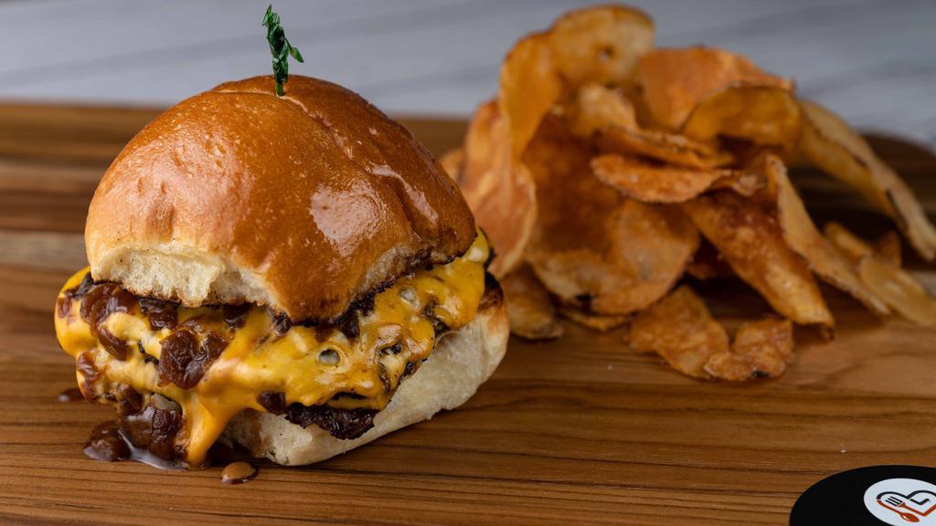 Mel'S Double Burger · With caramelized onions, melted American cheese and Mel's secret sauce. Served with house made Kettle Chips.
*No substitutions for chips*