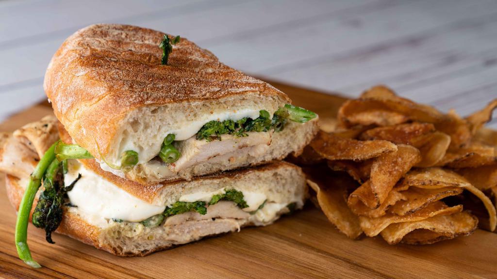 Italian Stallion · With grilled chicken, broccoli rabe, Lioni fresh mozz and garlic aioli. Served with house made Kettle Chips.
*No substitutions for chips*