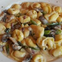 Cheese Tortellini Diana Lunch · Served with asparagus, prosciutto and mushrooms in a cream sauce.