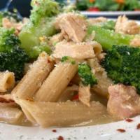 Retro Whole Wheat Pasta · Whole wheat penne with grilled chicken and broccoli, sautéed in garlic and oil.
